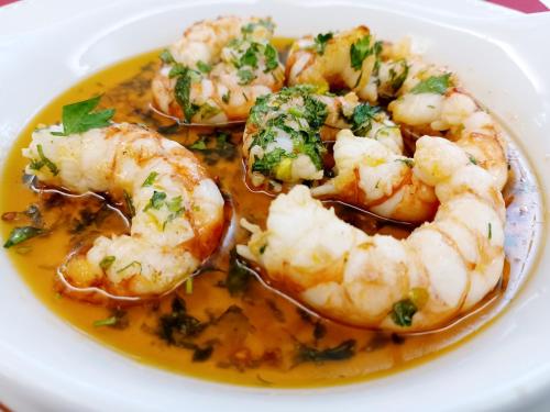 a plate of shrimp in a sauce at Hotel Santa Cecilia in Ciudad Real