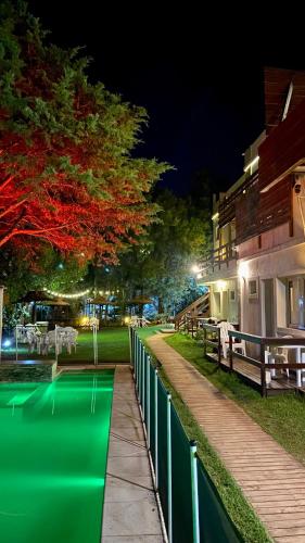 Kolam renang di atau dekat dengan Ayres Village Apart