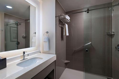 Ett badrum på Hyatt House Carlsbad