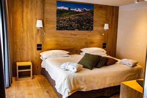 Säng eller sängar i ett rum på Hotel Dufour