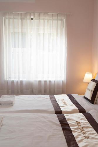 Ένα ή περισσότερα κρεβάτια σε δωμάτιο στο Diana Apartments Karlovy Vary