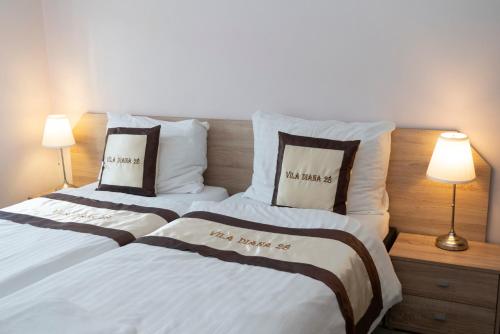 Ένα ή περισσότερα κρεβάτια σε δωμάτιο στο Diana Apartments Karlovy Vary
