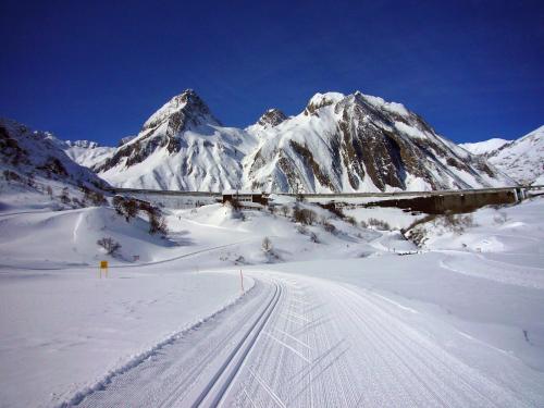 a snow covered mountain with ski tracks in the snow at Kinghouse in Domodossola