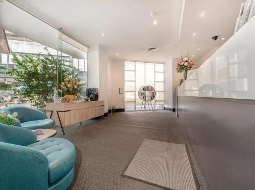 Et opholdsområde på Melbourne South Yarra Central Apartment Hotel Official