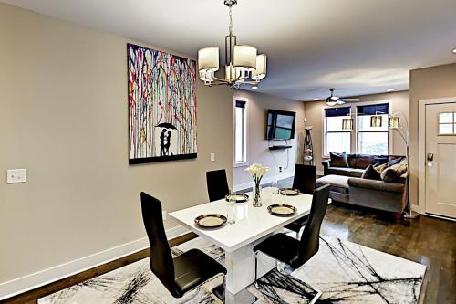 WeHo Townhome Apt 8 – Photos 2