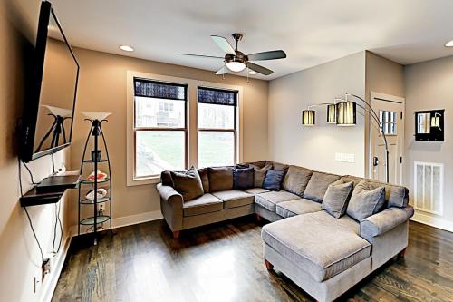 WeHo Townhome Apt 8 – Photos 3