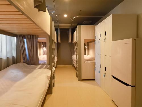 Postel nebo postele na pokoji v ubytování Iwatoyama Hostel