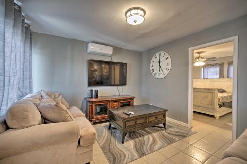 Quaint El Paso Apartment - 6 Mi to Downtown!