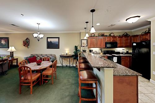 A restaurant or other place to eat at Summit Manor Condos Unit B3052