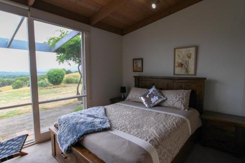 Postel nebo postele na pokoji v ubytování Gracedale Hills Homestead