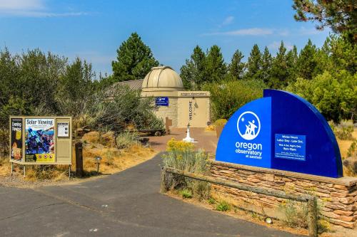 a museum with a sign in front of a building at Forest Hideaway in Sunriver