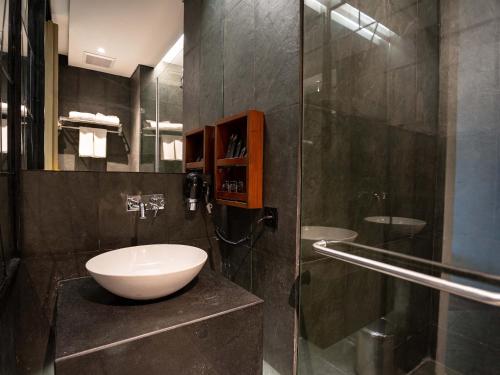 Ένα μπάνιο στο Rayz UMM Hotel Malang