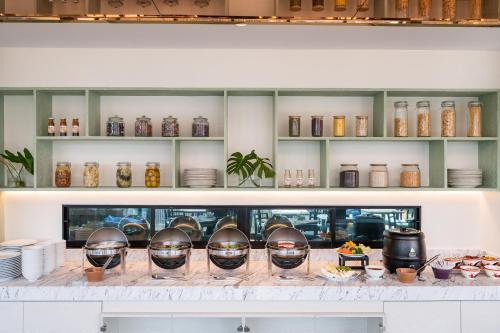 Makanan di atau berdekatan hotel