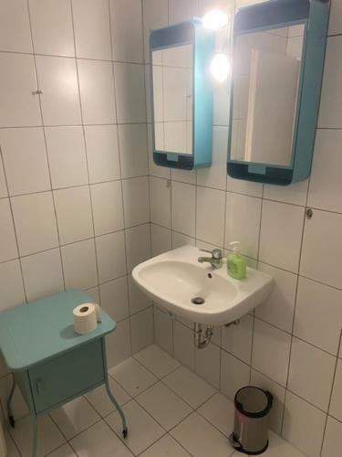 a white bathroom with a sink and a mirror at Apartment Lingen in Lingen