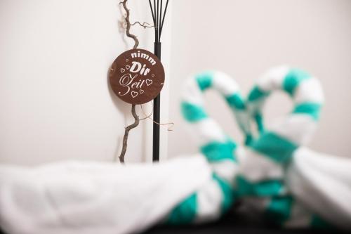 Una cama o camas en una habitación de Hotel Post Krimml
