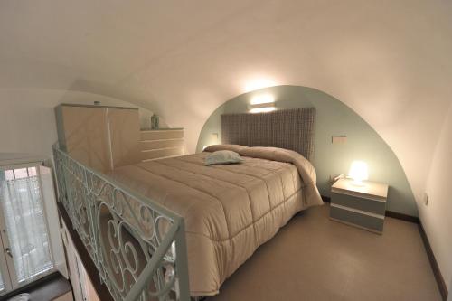 a bedroom with a bed in a room with an arch at Little Dream in Piano di Sorrento
