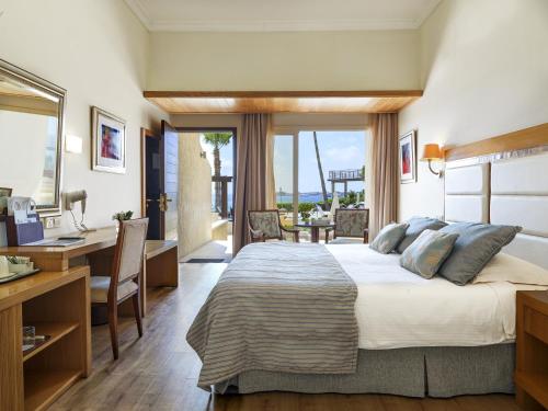 Foto da galeria de Alexander The Great Beach Hotel em Pafos
