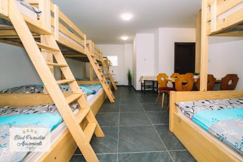 Postel nebo postele na pokoji v ubytování Hostel Bled Paradise Slovenia