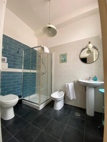 Ένα μπάνιο στο B&B La Terrazza Napoli