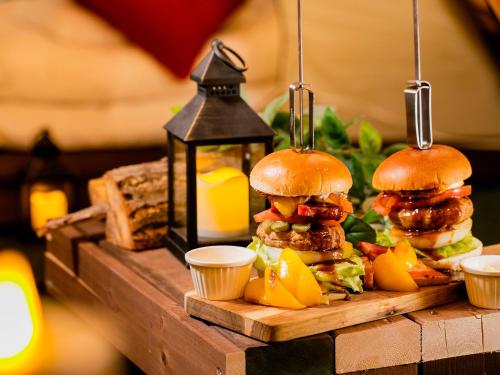 a tray with two hamburgers and a lantern at A-GATE HOTEL 旭川 -Asahikawa- in Asahikawa