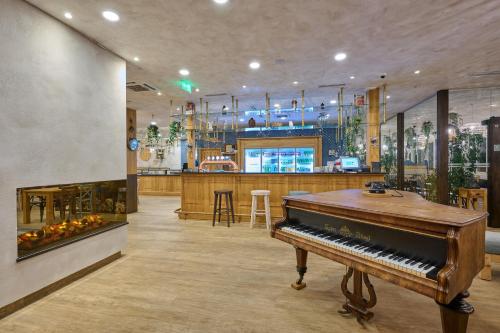 a piano in a room with a bar at Camping Stobreč Split in Split
