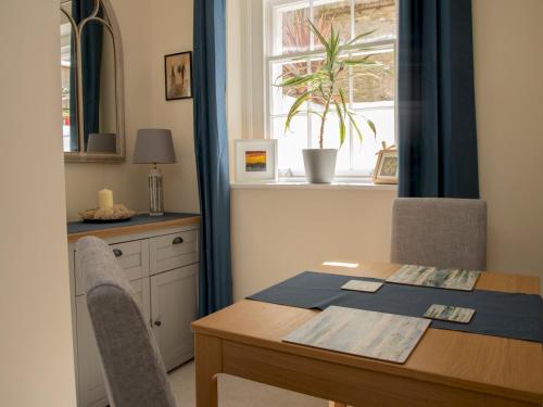 Pass the Keys Beautiful Basement Flat - Walk2TownBeachFerry