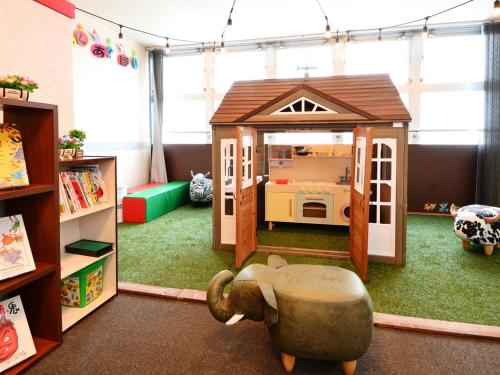 a toy house with an elephant in a room at A-GATE HOTEL 旭川 -Asahikawa- in Asahikawa