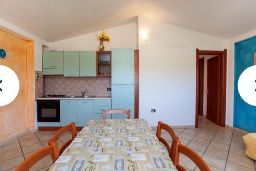 Η κουζίνα ή μικρή κουζίνα στο Villa Su Navru