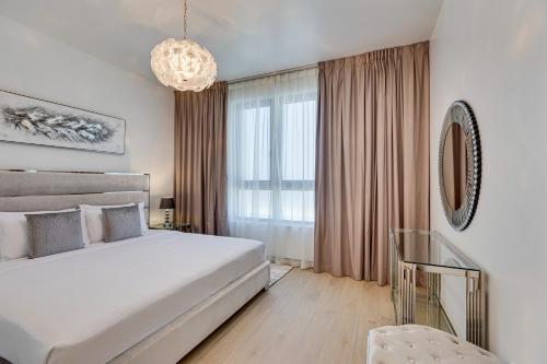 Katil atau katil-katil dalam bilik di Lovely sea view apt La Cote 1 La Mer 1min to beach