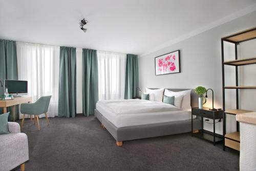 Hotel Rotkreuzplatz Image