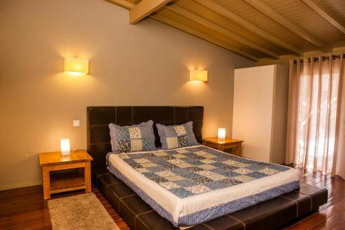 Säng eller sängar i ett rum på Casal De Tralhariz - Turismo De Habitacao