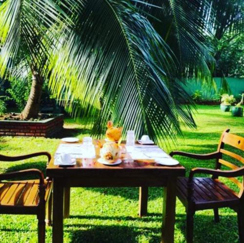 Un jardín fuera de VISU VILLA hotel