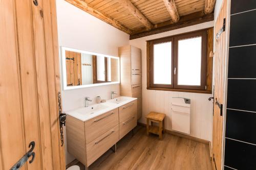 Koupelna v ubytování Le Bois des Neiges Charmant chalet authentique à 5 mn de Gérardmer