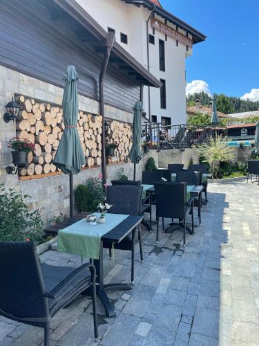Χώρος καθιστικού στο Seven Springs Hotel