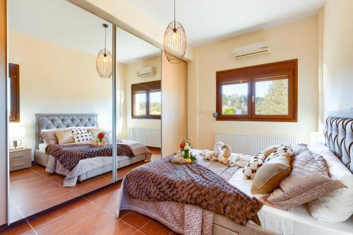 Giường trong phòng chung tại Alkistias & Konstantinos Villa