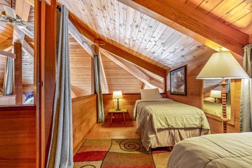 a attic bedroom with two beds in a room at Cedar Chalet on Davos in Girdwood