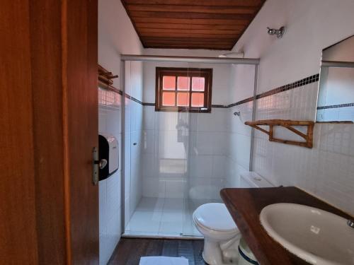 Um banheiro em Pousada Ikabana