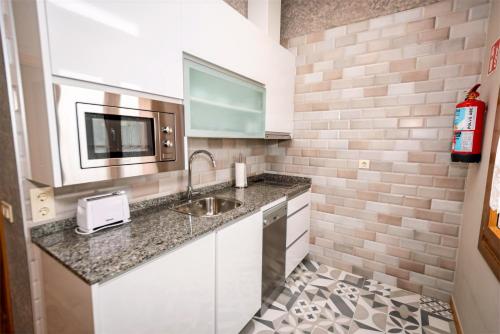 Dapur atau dapur kecil di Apartamentos Navalin