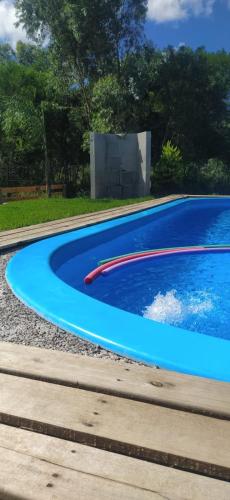 HABITACIONES ALUC, se reserva solo con señaの敷地内または近くにあるプール