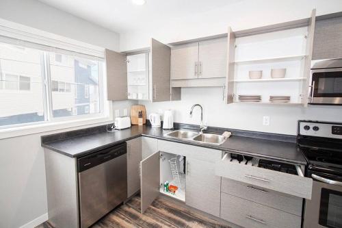 Stunning 3 Bedroom Townhouse – Photos 3