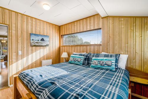 Sommers' Cabin tesisinde bir odada yatak veya yataklar