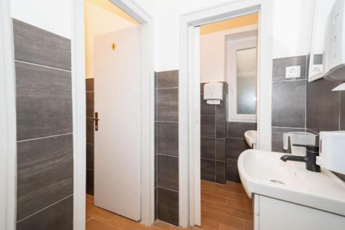 Ένα μπάνιο στο Hostel Old School