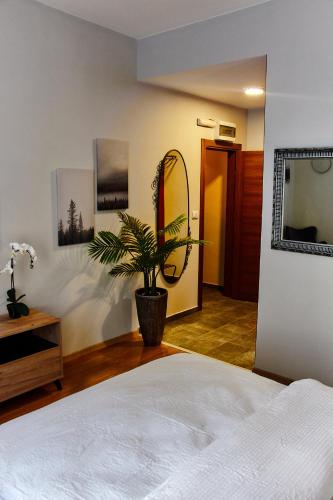 Ein Bett oder Betten in einem Zimmer der Unterkunft Restoran Orijent 5