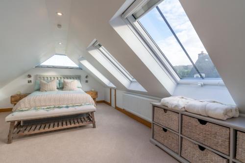 Katil atau katil-katil dalam bilik di Hillview Hideaway with Hot Tub