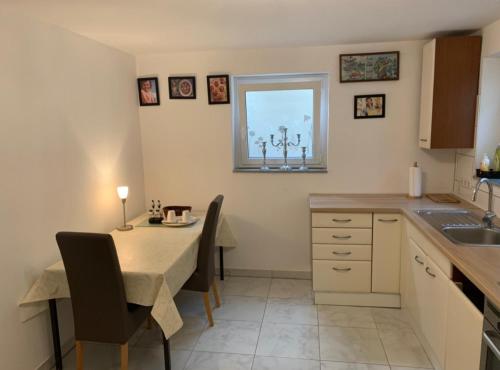 Een keuken of kitchenette bij Faridd Ferienwohnung