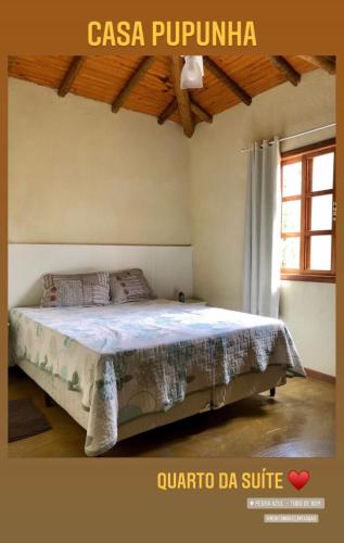Un pat sau paturi într-o cameră la Sitio dos Palmitos - Casa Pupunha