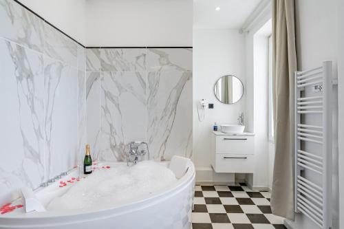 Aurora Lov'Room Proche de Saint Charles