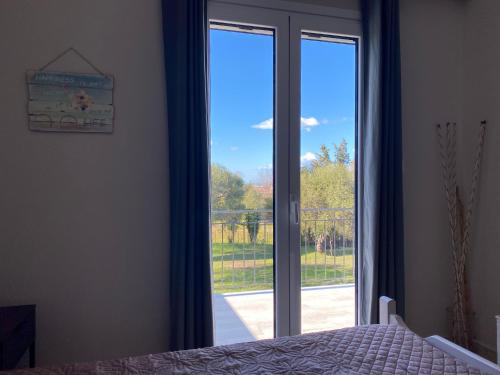 Postel nebo postele na pokoji v ubytování Alexander Apartments