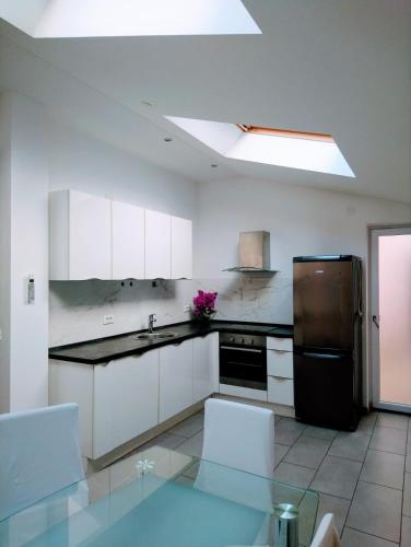 Lili Mar, 2-bedroom apartment with private parking