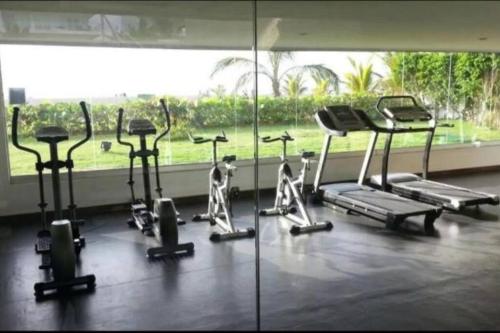 a gym with several exercise bikes in front of a window at Hermoso apartamento con todas las comodidades acceso directo a la playa ubicado en el edificio Morros Epic in Cartagena de Indias